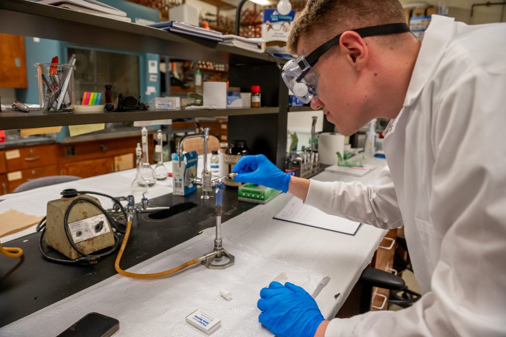 An Adelphi University student working in the chemistry lab.