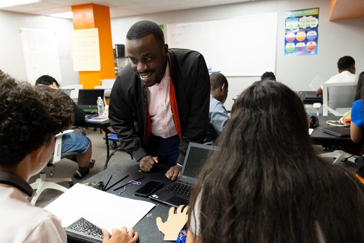 MBA student Mujjabi Ian Sebbowa helping students develop professional skills with the STEMpower Scholars program.