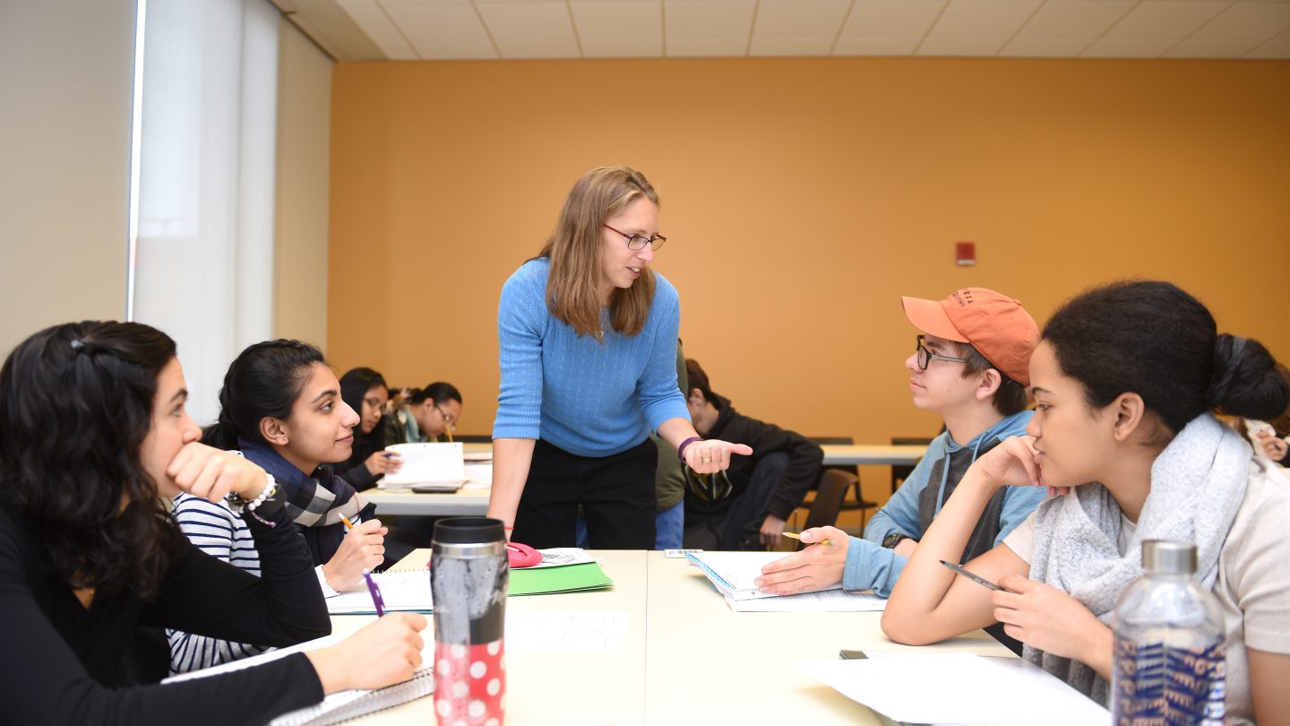 Melissa Van Alstine-Parris instructing a chemistry class at Adelphi University.
