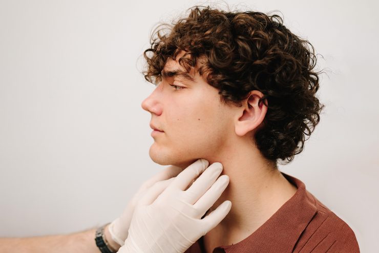 Exam of the submandibular lymph nodes of male patient.