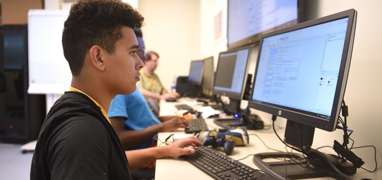 Computer Programming and Virtual Reality Course for High School ...