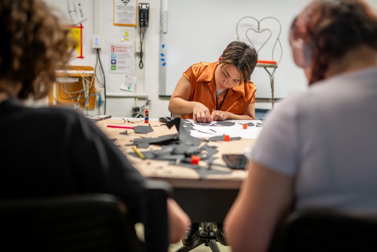 A pre-college art class in Adelphi’s studio, allowing students to draw and experiment with different media.