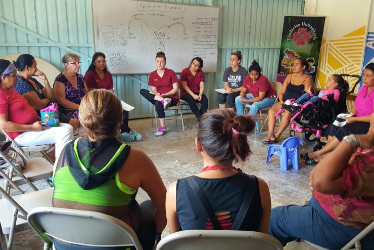 Nursing students studying abroad in Costa Rica