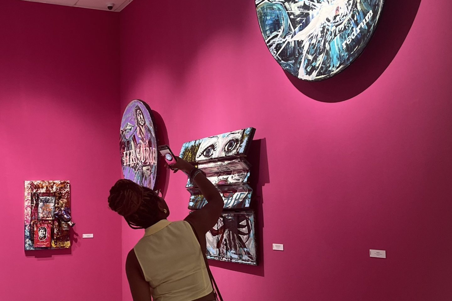 Gertrude Kaitibie, Nursing ’28, explores Dominican artistic expression and cultural perspectives while studying abroad in the Dominican Republic.