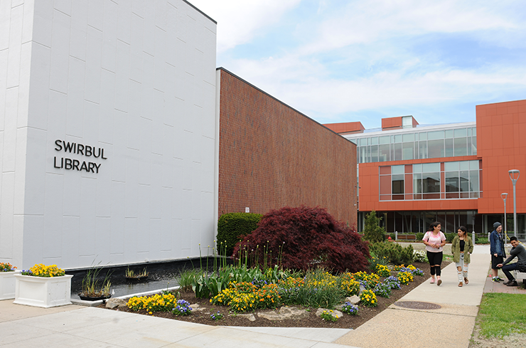 Adelphi students Walk into Swirbul Library