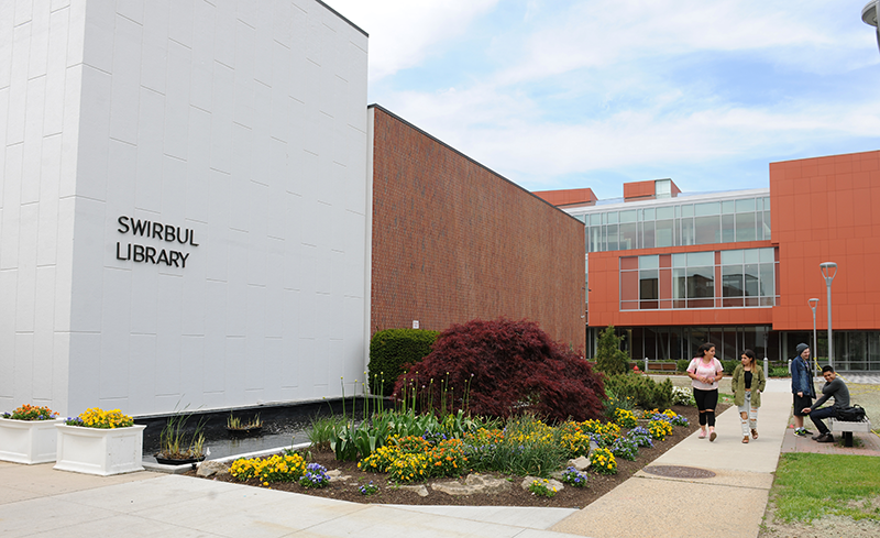 Adelphi students Walk into Swirbul Library