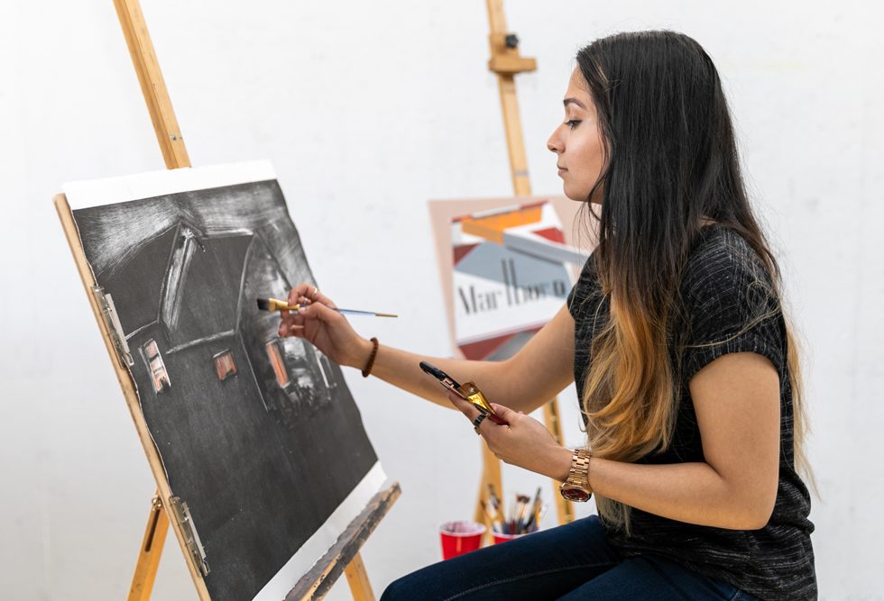 Ruth Militrano '19 painting in the studio