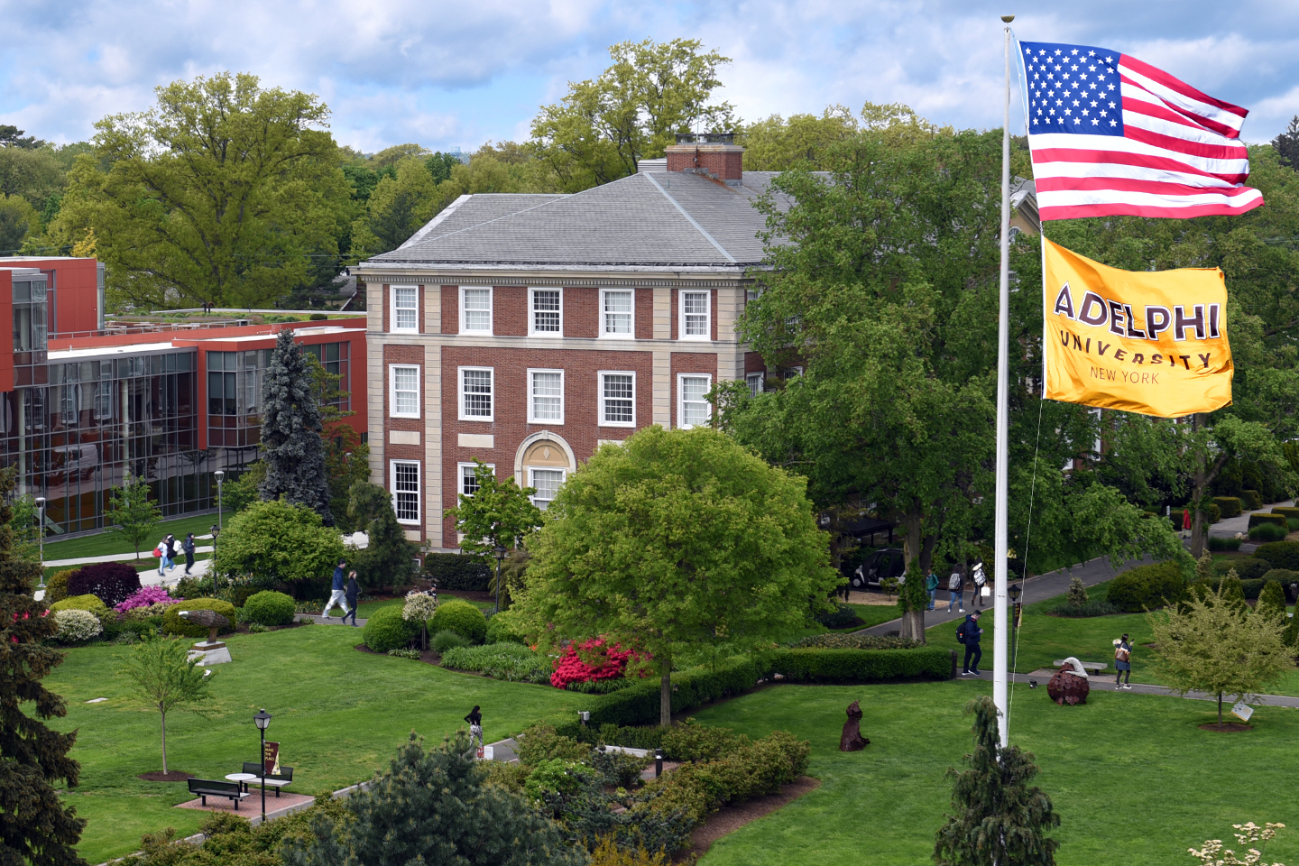 sign-up-for-a-college-campus-tour-at-adelphi-university