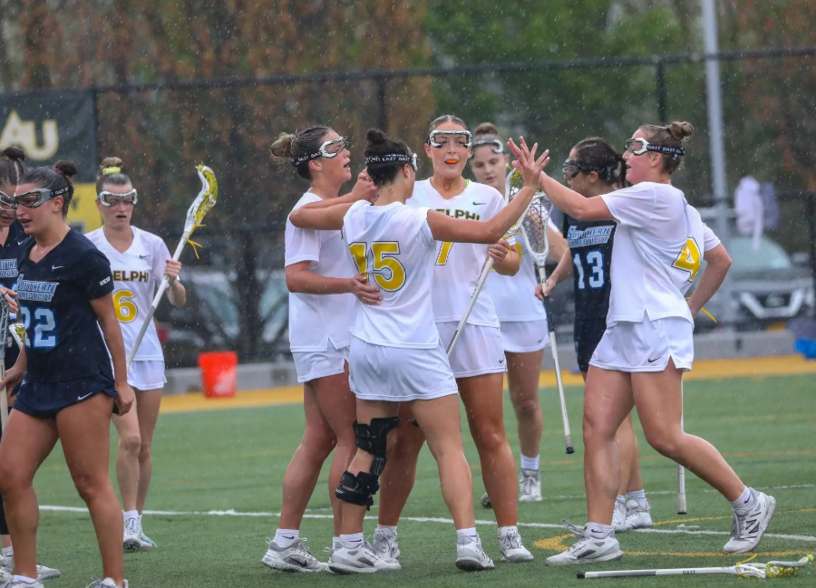Women&#039;s Lacrosse players on the field